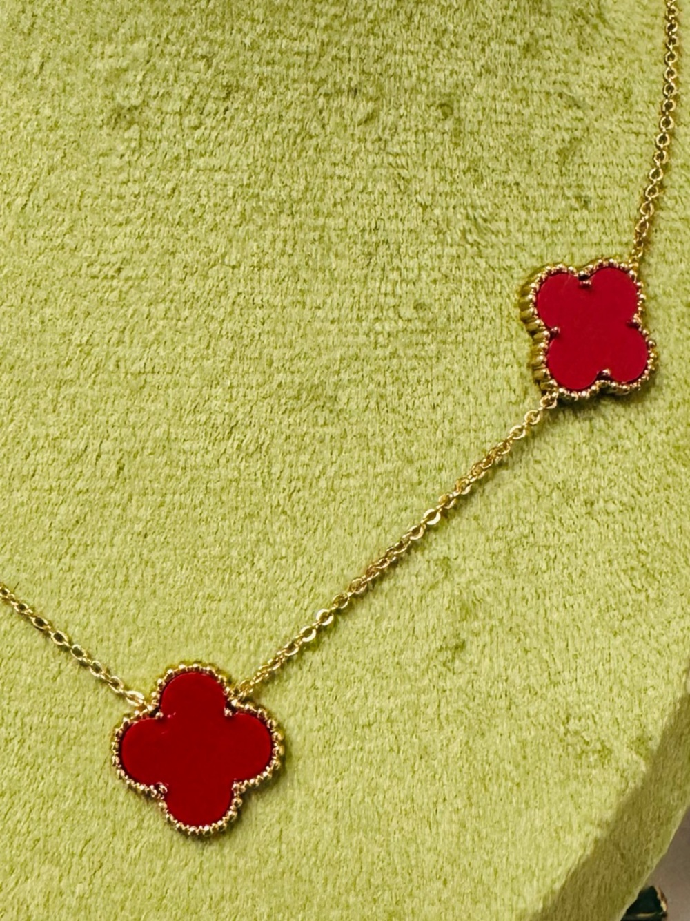 Red Clover Motif Pendant Necklace - Gold Chain